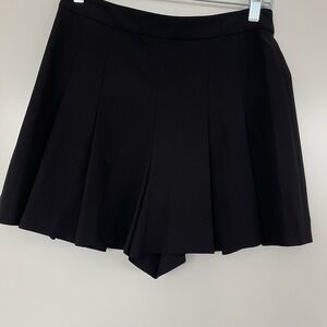 Alice + Olivia Black Olette Pleated Short with back zip